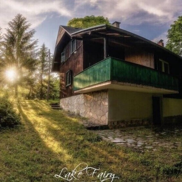 Charming, peaceful Chalet within the park for up to 6 guests