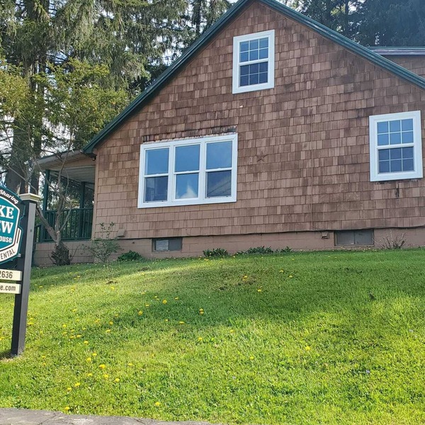Charming, Pet Friendly, Lake View Home. Pontoon and/or Slip Available