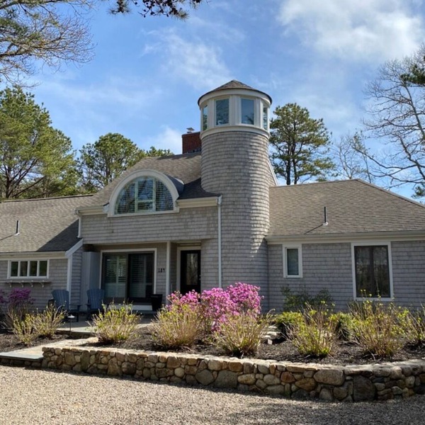 Charming pond front New Seabury resort area