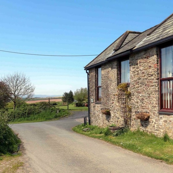 Charming Primrose Cottage Retreat