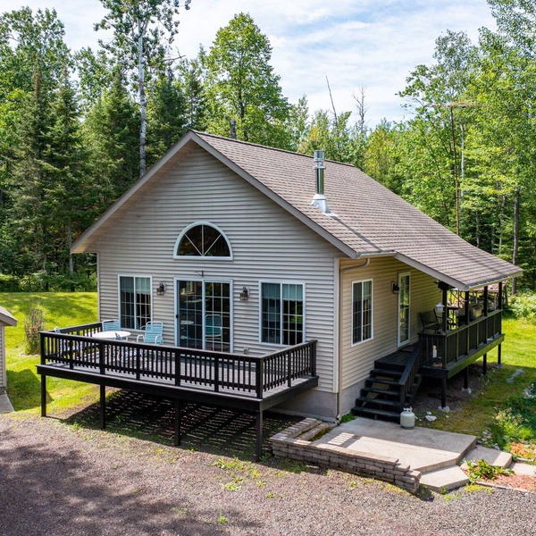 Charming & Private 2 BR Cabin on 9 Acres; Lake Access 1/4mi. Away, Ample Parking