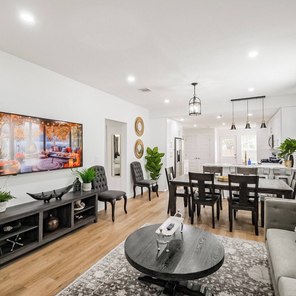 Charming private home sleeps 6 in the Heights near Downtown with fast WiFi, smart TVs, ample parking, and a primary king ensuite for added privacy and comfort.