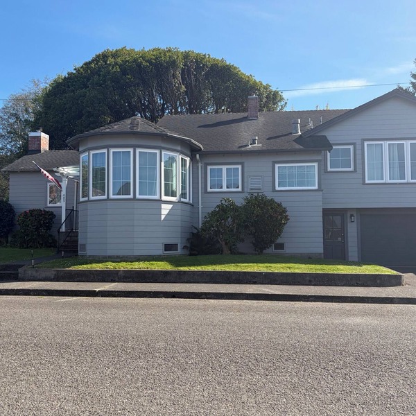 Charming private home perfectly located in the heart of Ferndale.