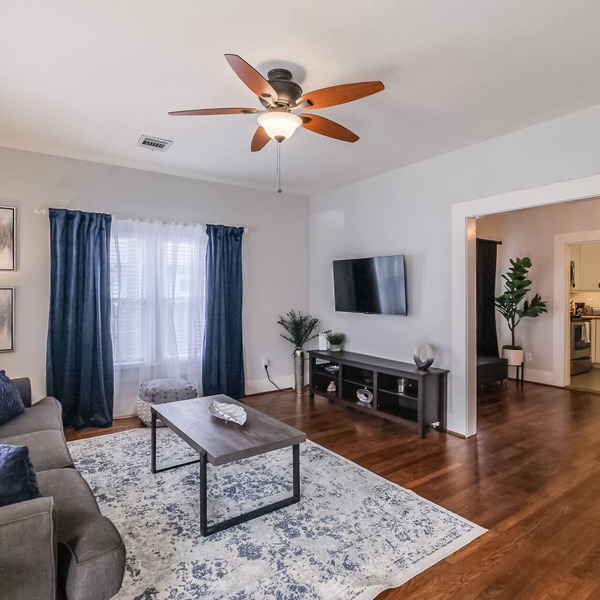 Charming private house sleeps 4 with a large fenced yard, fast WiFi, smart TVs, and ample parking—near the Heights & Downtown. Features a primary king bed for a comfortable stay.