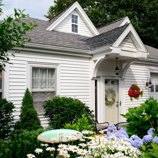 Charming private townhouse-style lodging, a block from Marblehead Harbor