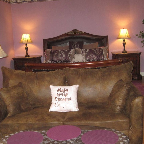 Charming Private Very Romantic Studio. Pool access.