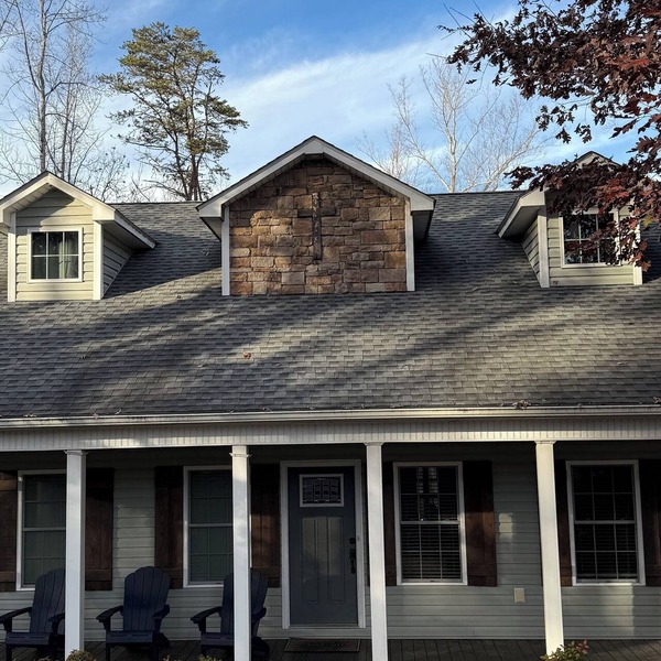 Charming Private Yet Convenient Lake Front 4-bedroom house in Wirtz