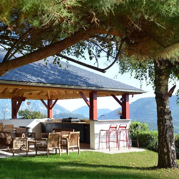 Charming property with an excellent view of the Pyrenees!