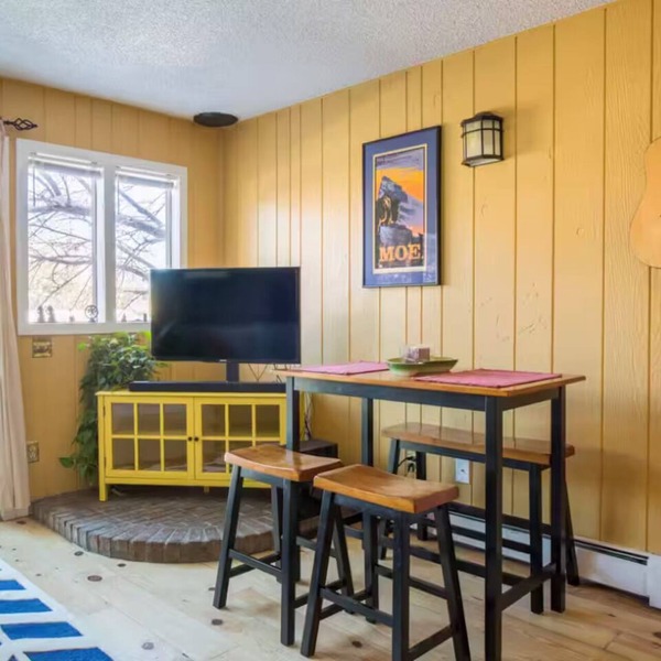 Charming, remodeled 2-bedroom condo with WiFi, AC in gorgeous Boulder