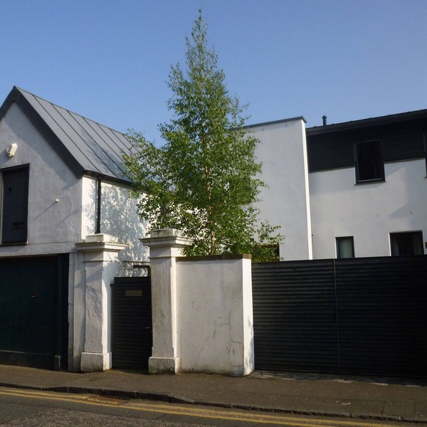Charming Renovated 19th-century Coach House