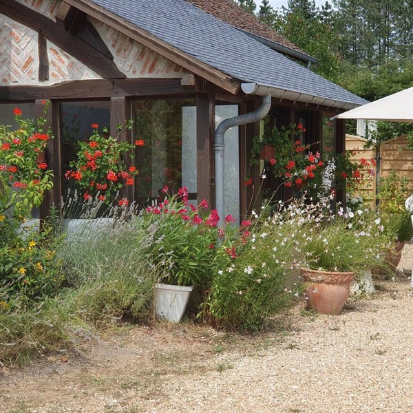 Charming Restored Barn with Tennis, Near Loire Castles & ZooParc de Beauval, Pet-Friendly, Sleeps 3