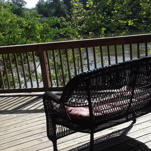 CHARMING RIVER COTTAGE NEAR GRAND OLE OPRY & DOWNTOWN