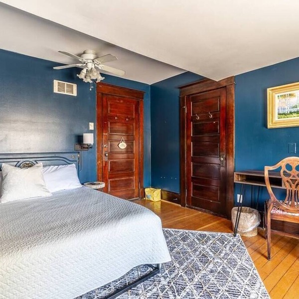 Charming Room in Historic BnB with Parking - Rm 7
