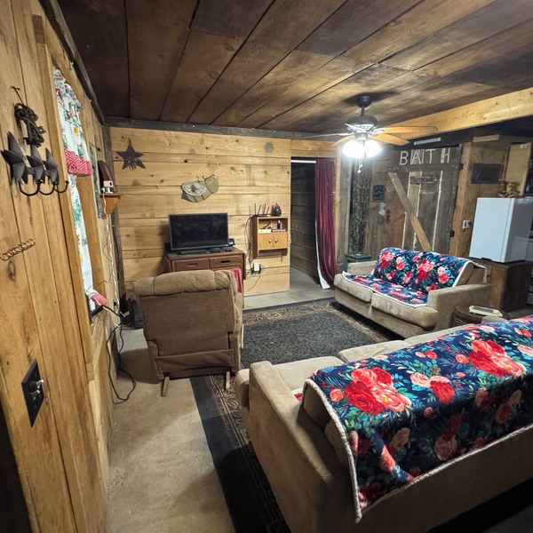 Charming Rustic cottage in houtzdale not far from PSU State college Pennsylvania