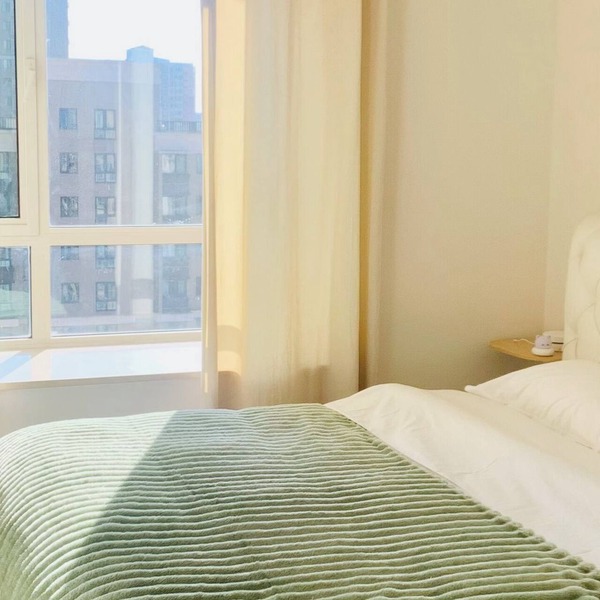 Charming shared separate room in 4bedroom Apt in Beijing downtown with AC, WiFi