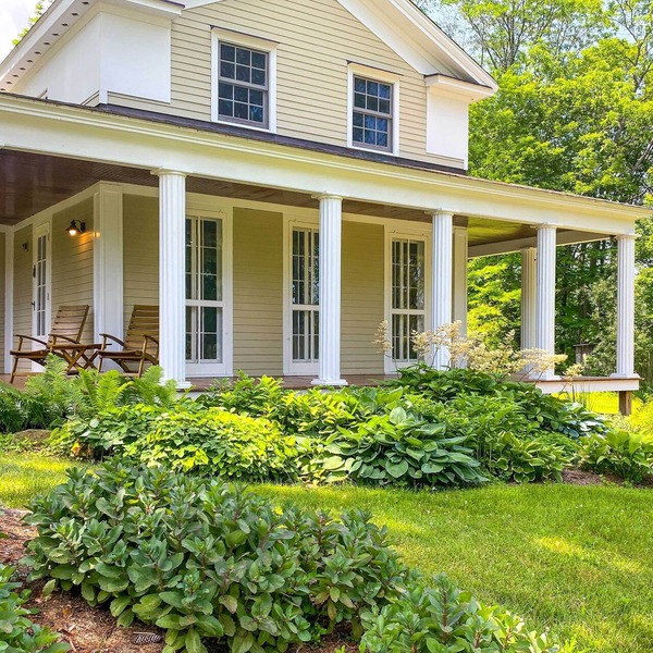 Charming Sharon Dwelling w/Deck & Fire Pit!