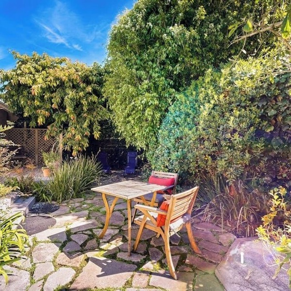 Charming, Single-Level Home w/Fast WiFi, Gas Fireplace, & a Furnished Patio