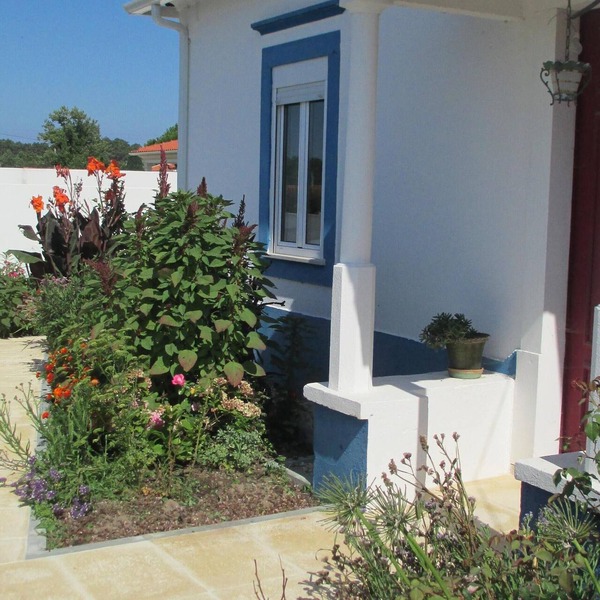 Charming single-storey villa with private pool and Jacuzzi.