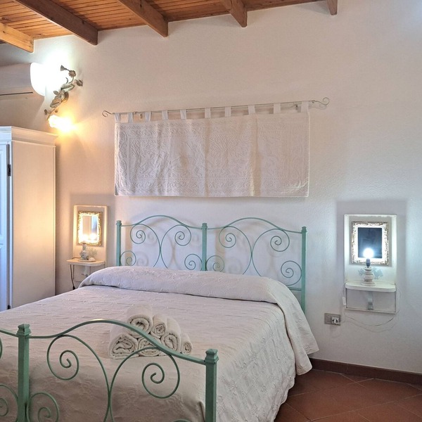 Charming small villa with outdoor area with private access nearby the sea