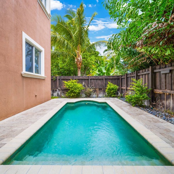 Charming Spacious Pool Home in Fort Lauderdale