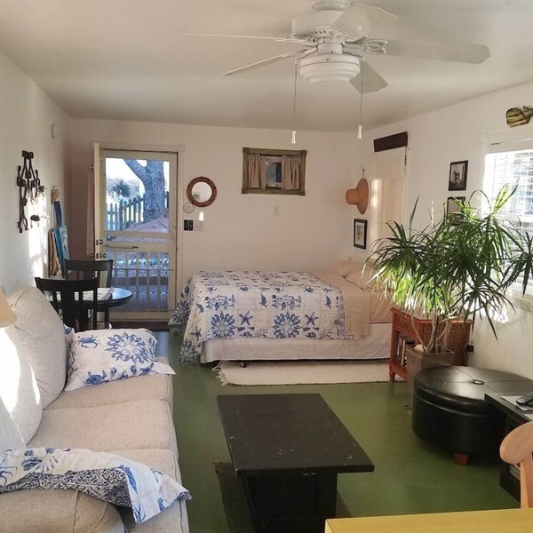 Charming Spacious Studio - Close to Beach. Many Thoughtful Extras!