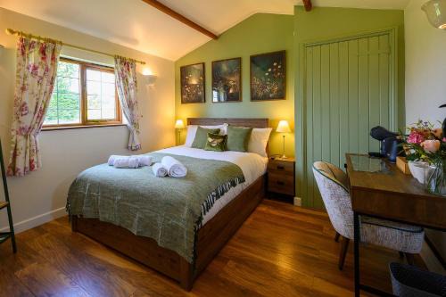 Charming Stable Conversion with 2 Ensuite Suites Sleeps 5