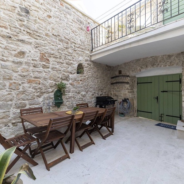 Charming stone villa in Betina