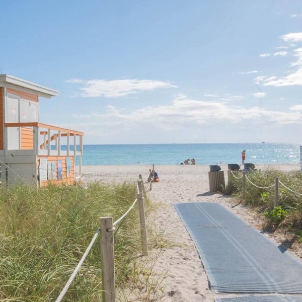 Charming Studio by the Ocean - Beach Service
