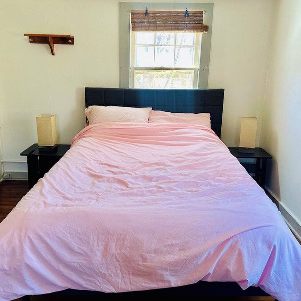 Charming studio apartment in East Hampton with WiFi, AC