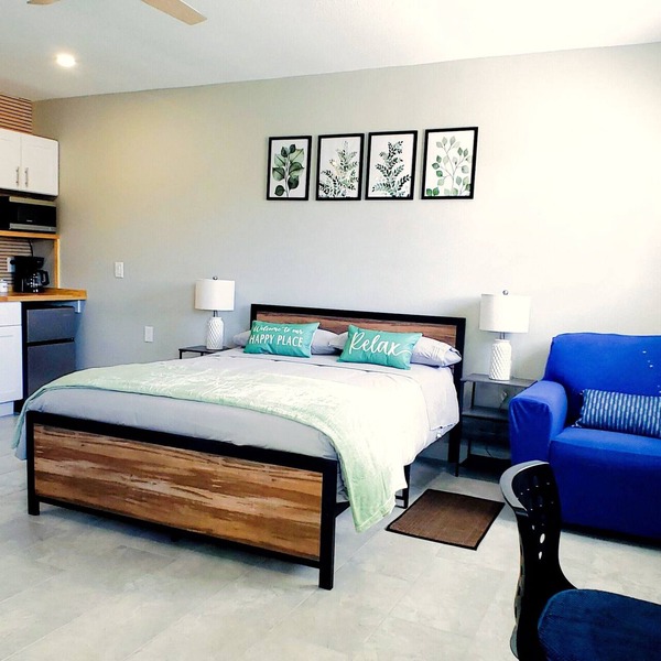 Charming studio in fabulous University Pines-Sarasota