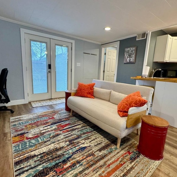 Charming studio in marvelous Seattle with fenced patio