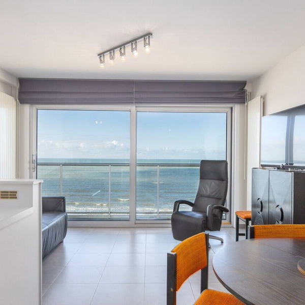 Charming studio on the seafront with sea view