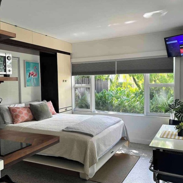 Charming Studio Prime Location Steps from Beach