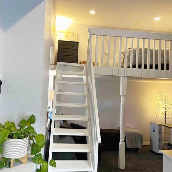 Charming studio apt with loft in downtown RLF.