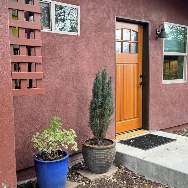 Charming studio w/AC & WiFi in Ballard. Centrally located in wine country.