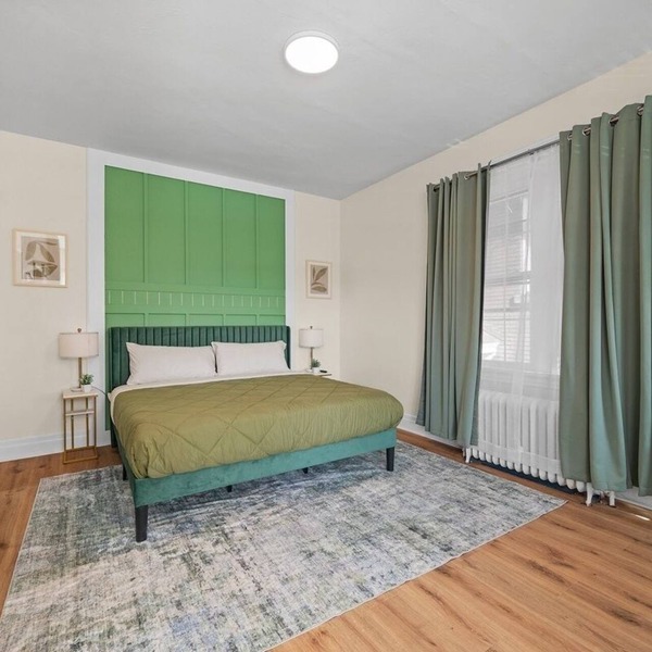 Charming Studio w/Sun Room sleeps 4