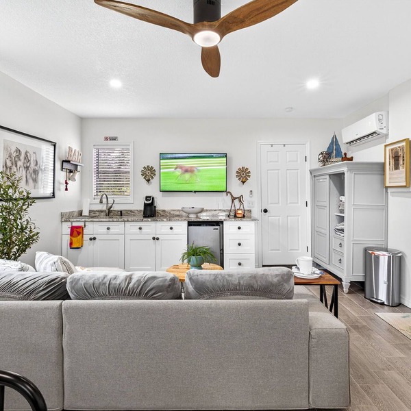 Charming studio with AC and WiFi in lovely Callco Ranch Tampa
