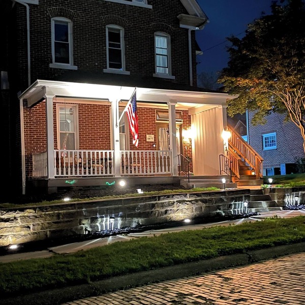 Charming studio with AC and WiFi in delightful Oakmont.