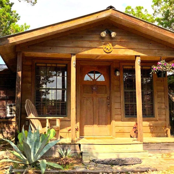 Charming Texas Hill Country Cabin Ideal for a Romantic Weekend Getaway