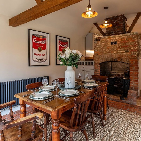 Charming Thatched Cottage in the Heart of Ramsbury