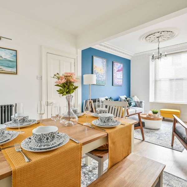 Charming Three Story Townhouse footsteps away from the historic harbour.