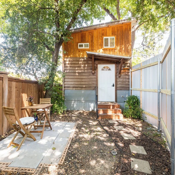 Charming Tiny Home Cottage - East Side!
