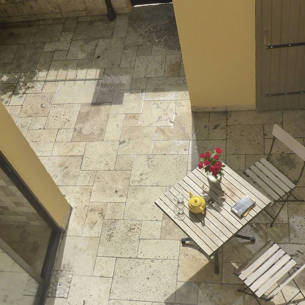 Charming town house, cool and quiet.