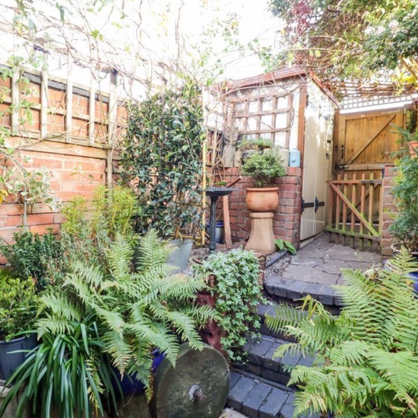 Charming Tucked Away Evesham Retreat