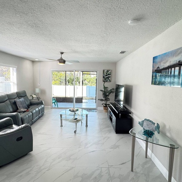 Charming Two bedroom house near Beaches and Tampa Bay attractions.
