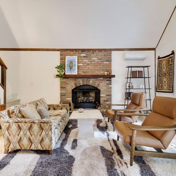 Charming, updated Cabin in The Hideout