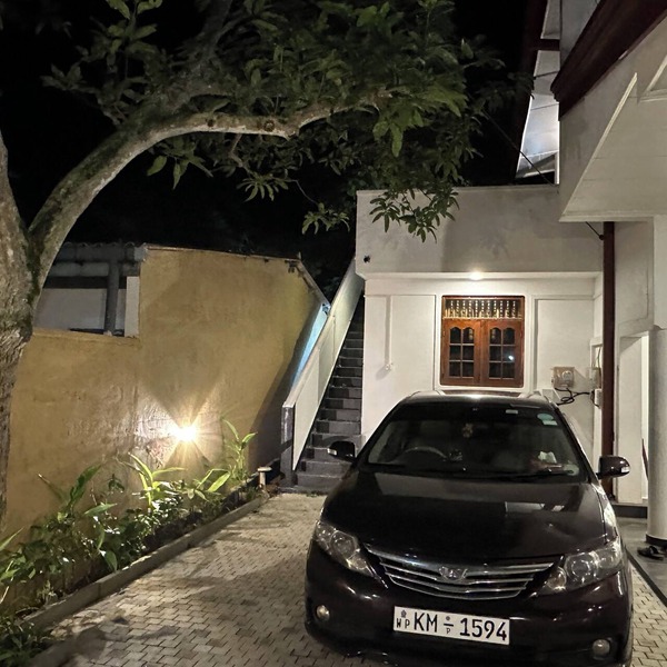 Charming upper level 2-bedroom house in tranquil Panadura with WiFi, AC