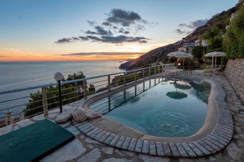 Charming Villa 1B - 2B, 200 stairs from the road by Wonder Tour