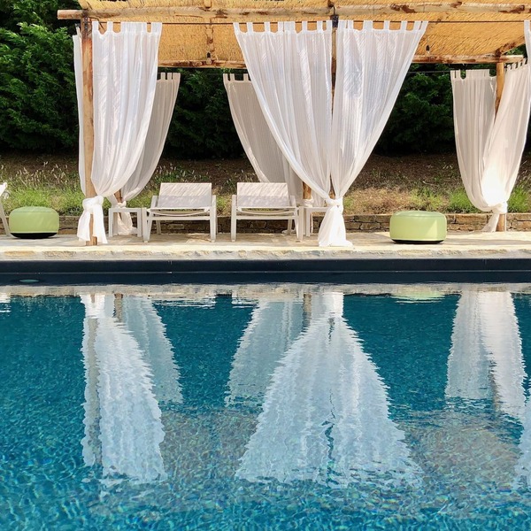 Charming Villa, large heated pool, wonderful views, peaceful location