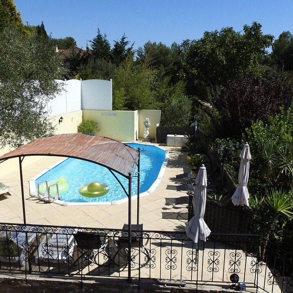 Charming villa with private pool, 4 km from the beaches and close to Cassis